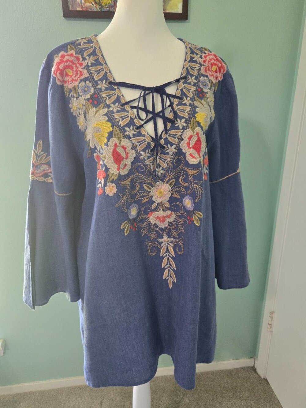 Johnny Was Boho Denim Blue Floral Embroidered Tunic. Size L